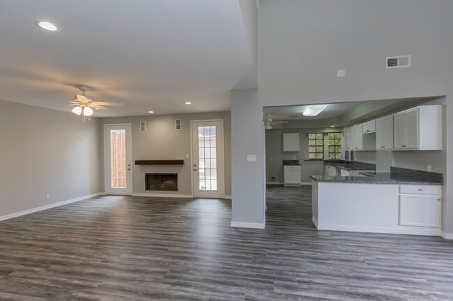 Building Photo - Huge breathtaking home!! Gated comunity wi...
