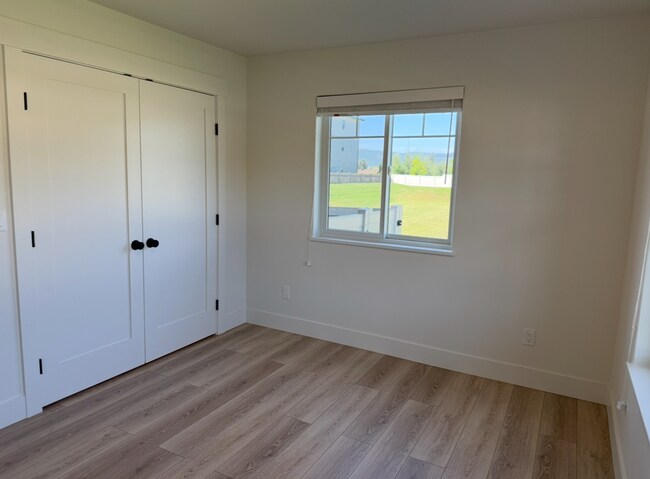 Building Photo - Stunning Kalispell Home in Silverbrook nei...