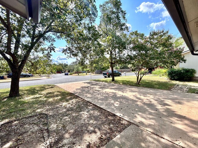 Building Photo - Cozy 3-Bedroom, 2-Bath Home with Covered D...