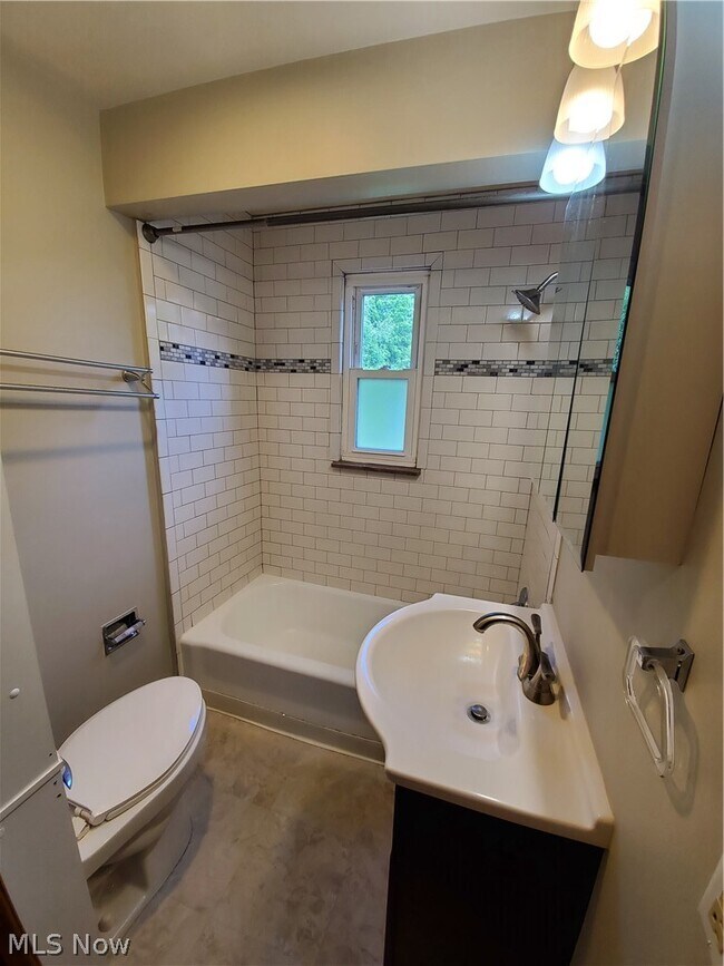 Building Photo - 2562 3rd St