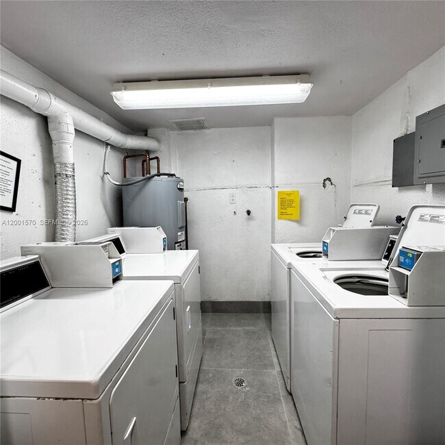 Building Photo - 215 SE 3rd Ave