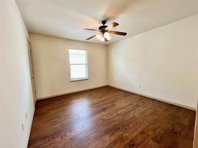Building Photo - 1005 Tallahassee Dr