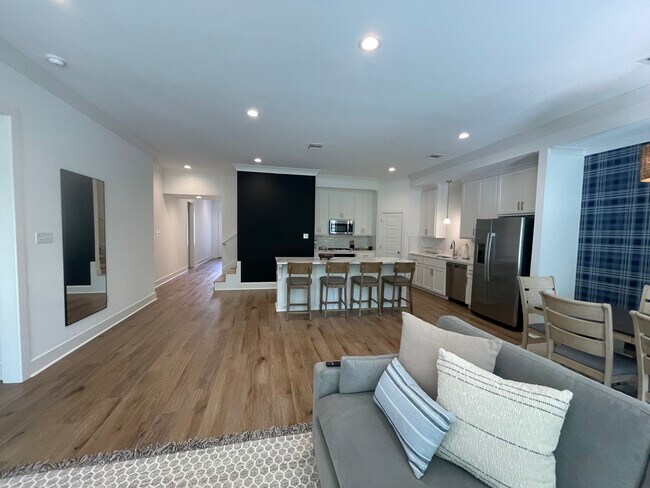 Building Photo - 1549 Alum Creek Dr