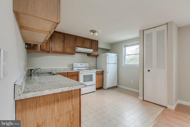 Building Photo - 1749 Carriage Way