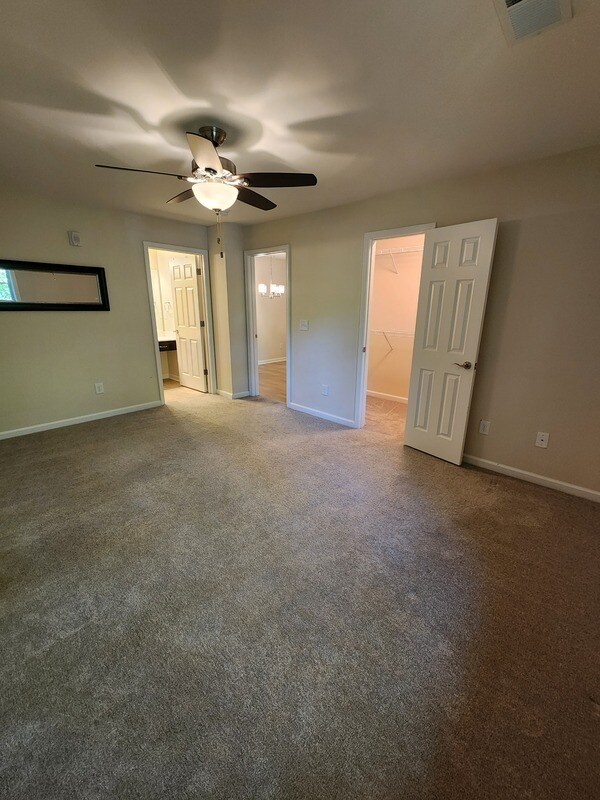 Building Photo - 807 Country Park Dr