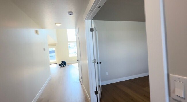 Building Photo - 13646 S Watts Ln