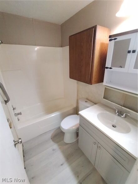 Building Photo - 31 1/2 Elm Street Unit C2