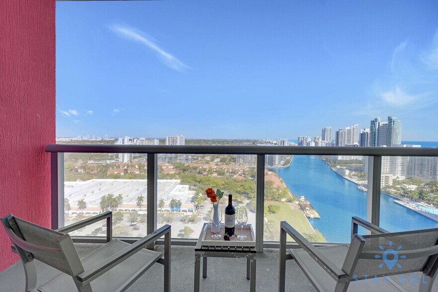 Building Photo - 2602 E Hallandale Beach Blvd