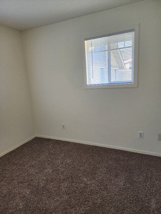 Building Photo - STATUS: RENTED-  |R281h| $1495.00