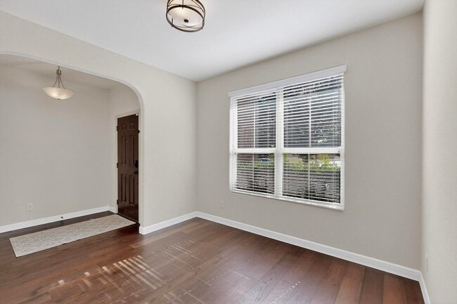 Building Photo - 1801 Velarde Rd