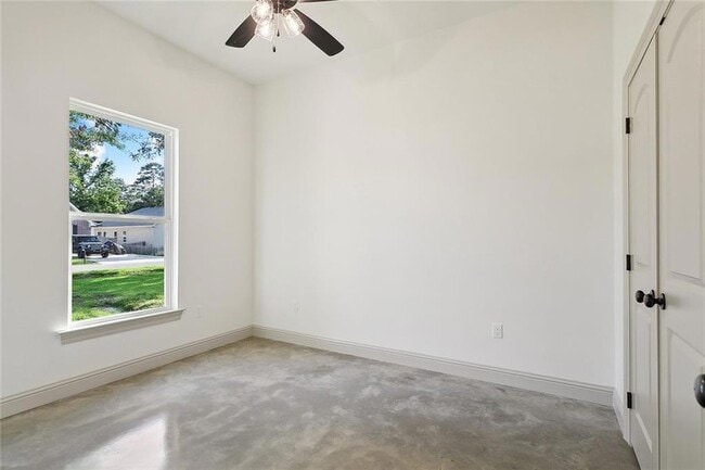 Building Photo - 2120 Robin St