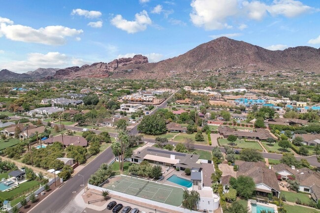 Building Photo - Mid-century modern home in Arcadia with pr...