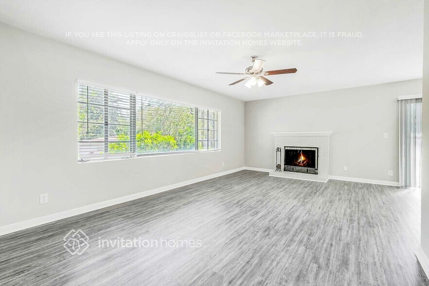 Building Photo - 2459 Mercer Cir S