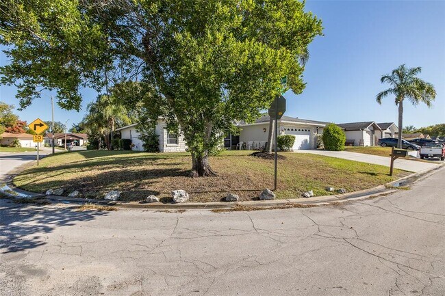 Building Photo - 8015 San Fernando Dr
