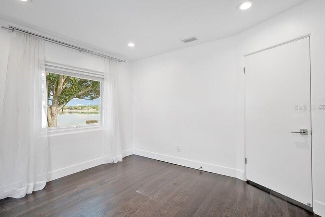 Building Photo - 812 East Blvd