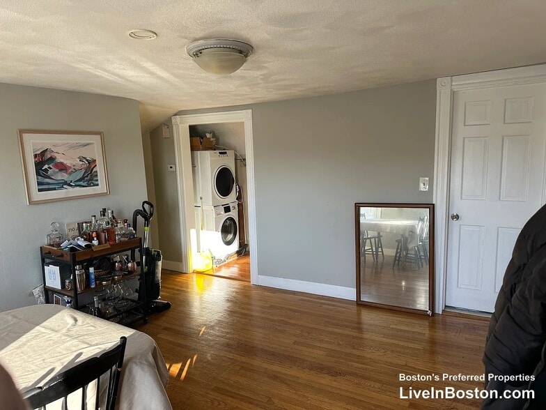 Building Photo - 331 Faneuil St