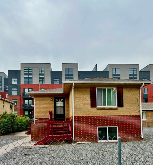 Building Photo - $500 Off First Month!! Now Leasing! Beauti...