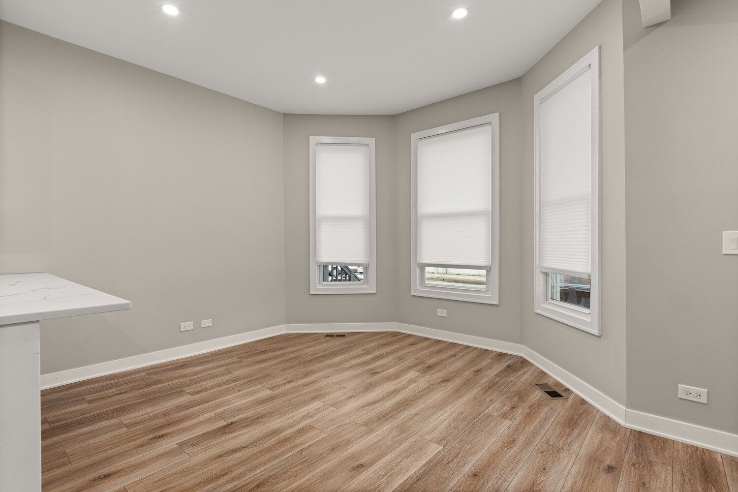 Building Photo - 3608 W Diversey Ave