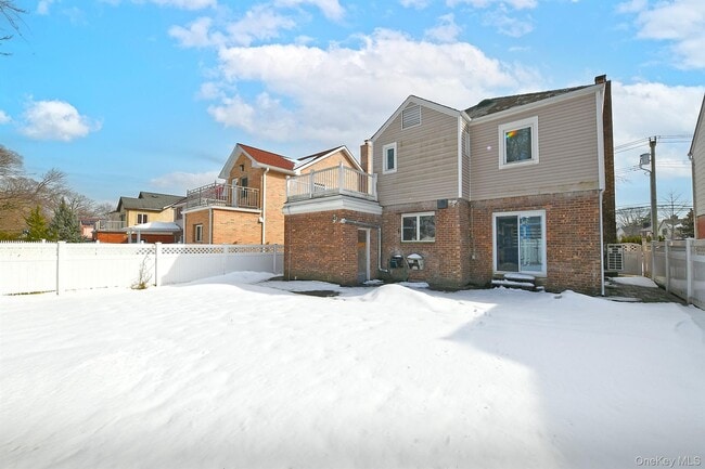 Building Photo - 222-03 Kingsbury Ave