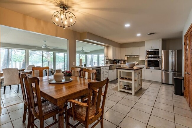 Building Photo - 2865 Bandera Hwy