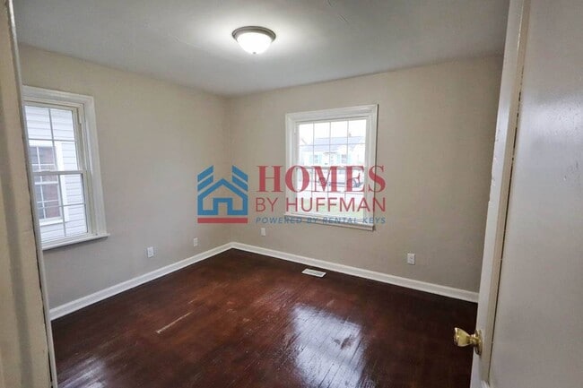 Building Photo - Two Bedroom House | Now Available