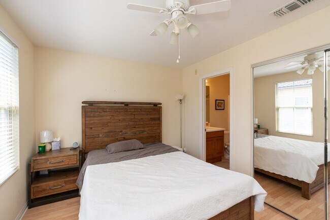 Building Photo - 3 Bedroom Townhome in the Escala Community of Mission Valley