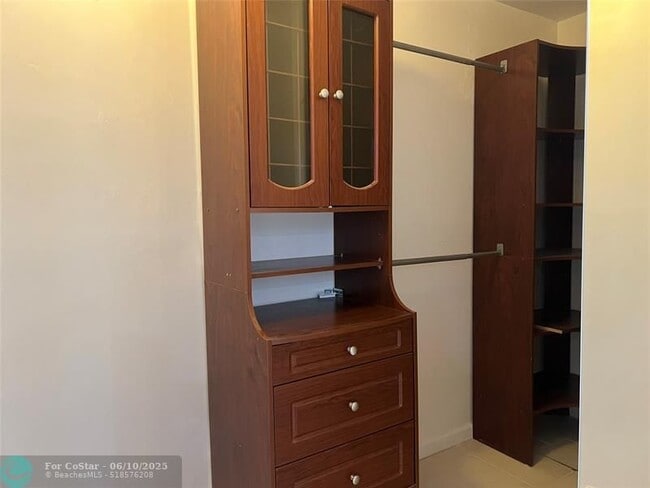 Building Photo - 7400 SW 37 Ct