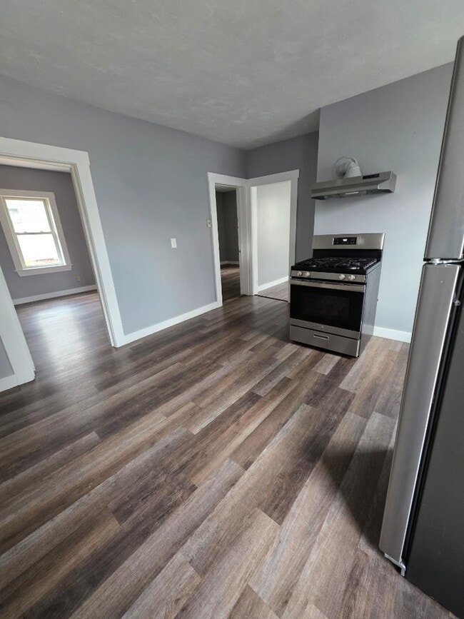 Building Photo - 161 4th St