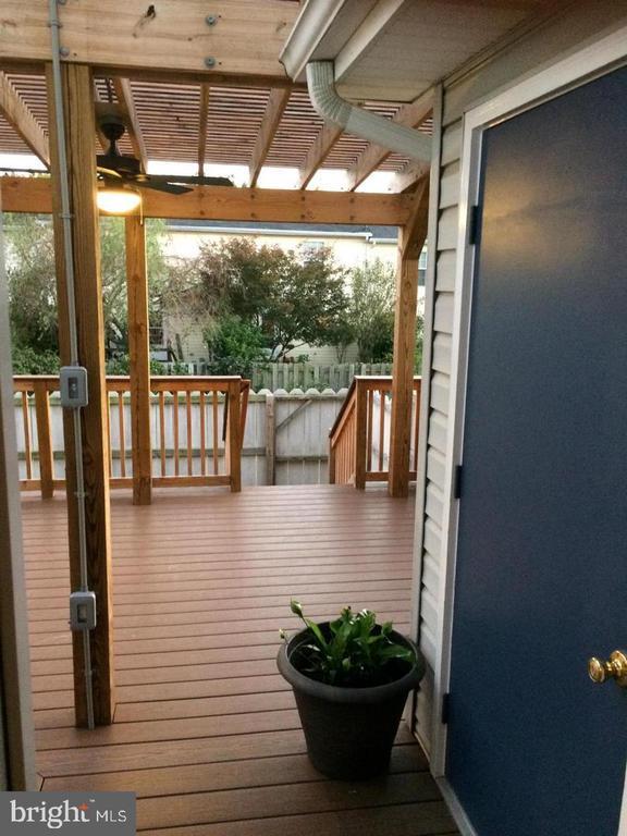 Building Photo - 105 Little River Dr