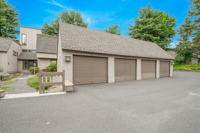 Building Photo - 101 Mallard Dr