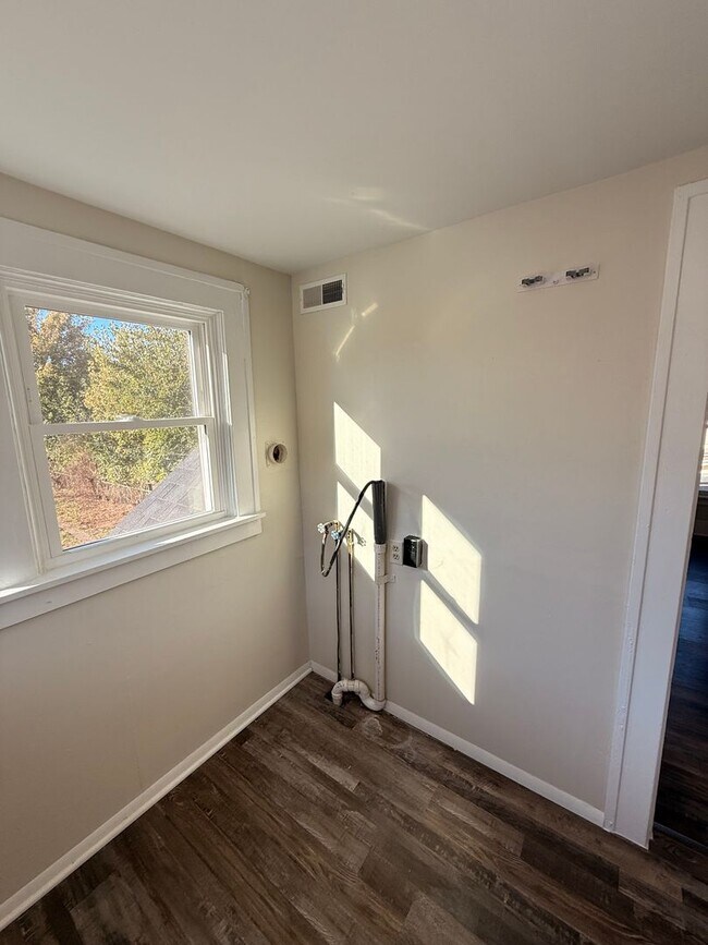 Building Photo - 750-752 E Wheeling St