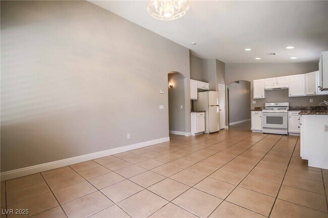 Building Photo - 4961 Lunetto Ave