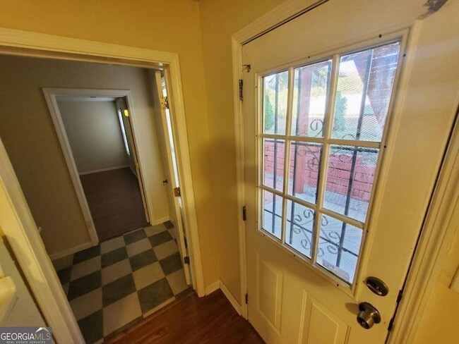 Building Photo - 5450 Twin Lakes Dr