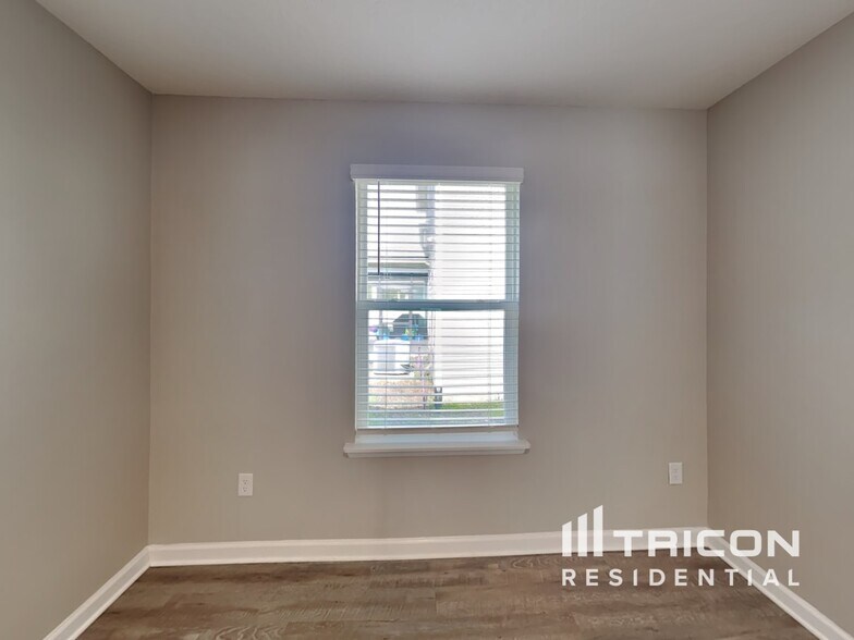 Building Photo - 470 Chandler Dr