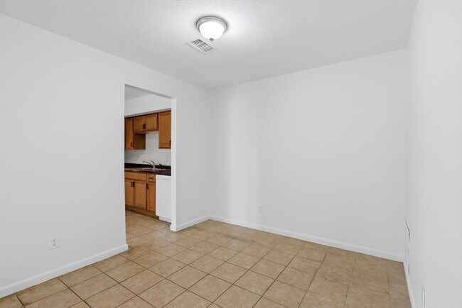 Building Photo - 26 Beacon St