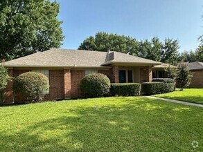 Building Photo - 1021 Bass Dr