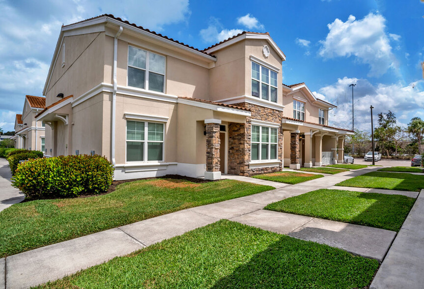 Primary Photo - Courtyards at Estero