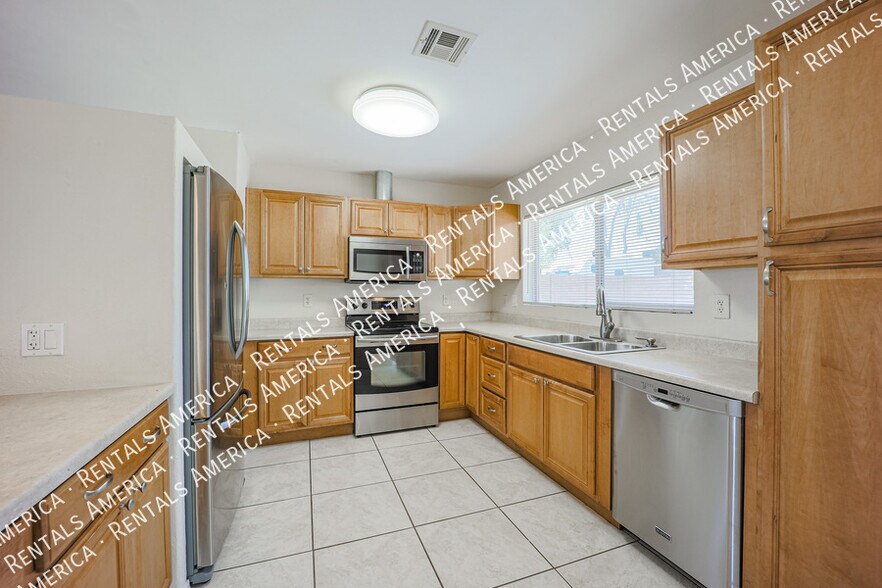 Building Photo - 4006 S McKemy St