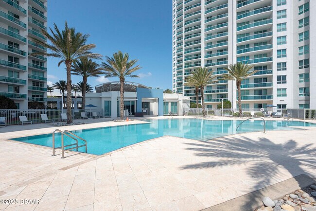 Building Photo - 231 Riverside Dr