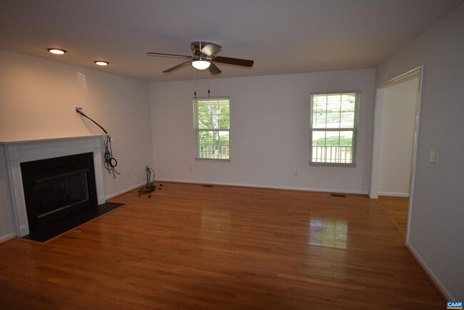 Building Photo - 19 Woodlawn Dr