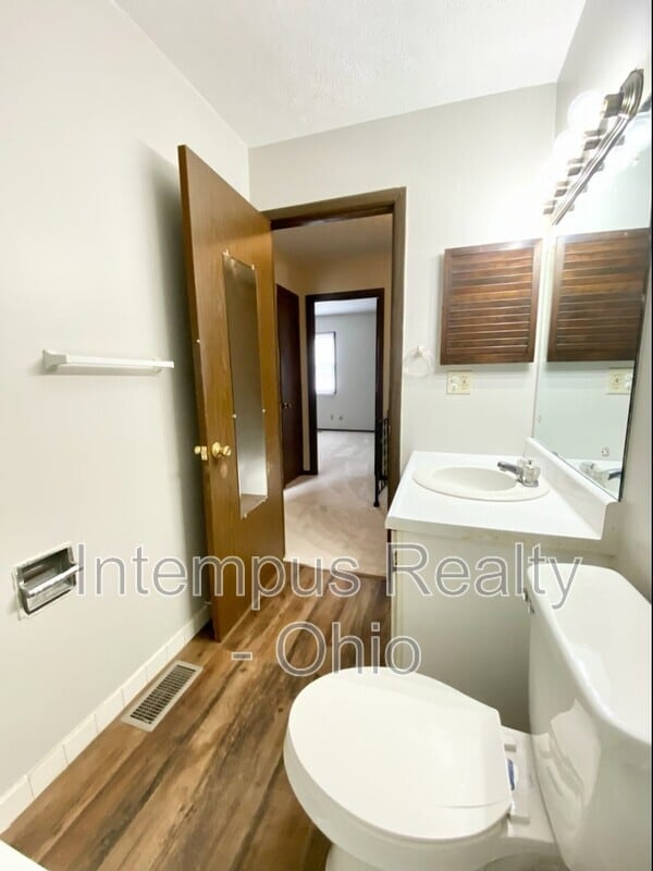 Building Photo - 718 W Light St