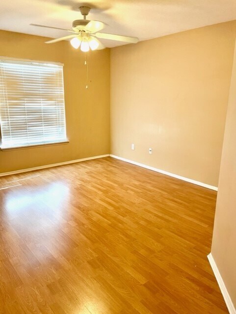 Building Photo - 124 Reserve Cir