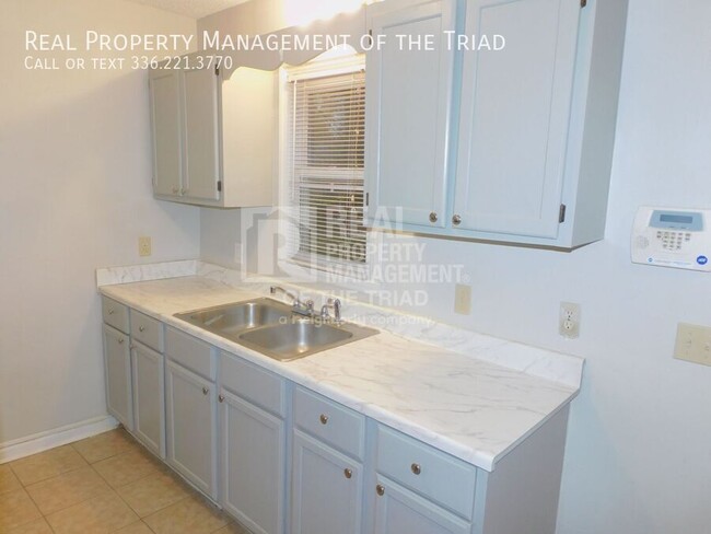 Building Photo - Remodeled 3BR 1.5BA home in 27406