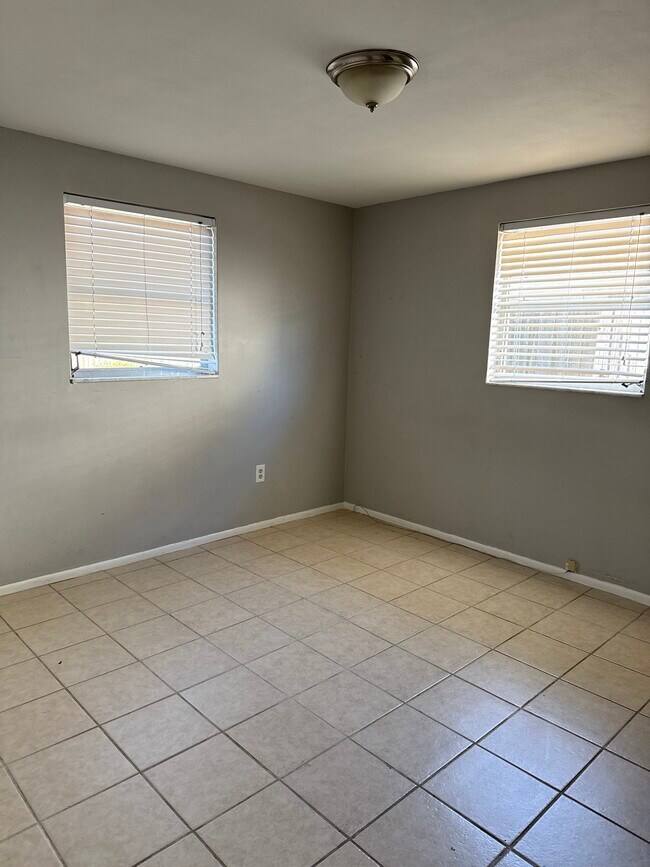 Building Photo - 3915 Winston Dr