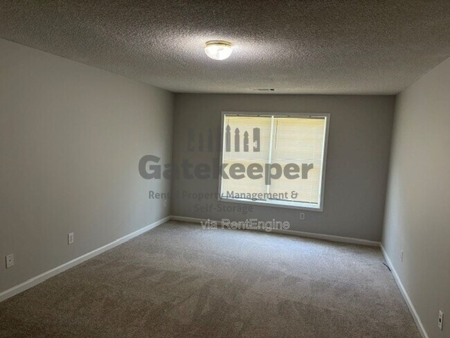 Building Photo - 3161 Glen Hollow Dr