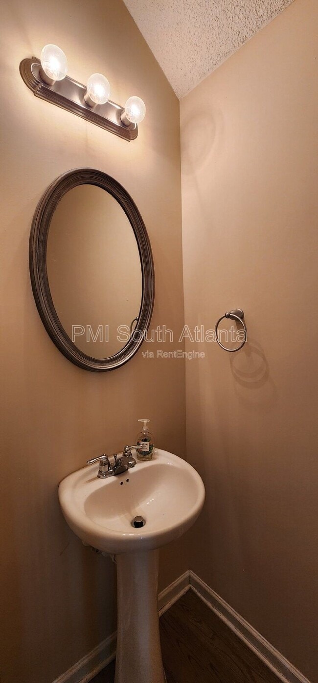 Building Photo - 6864 Mountain Cir