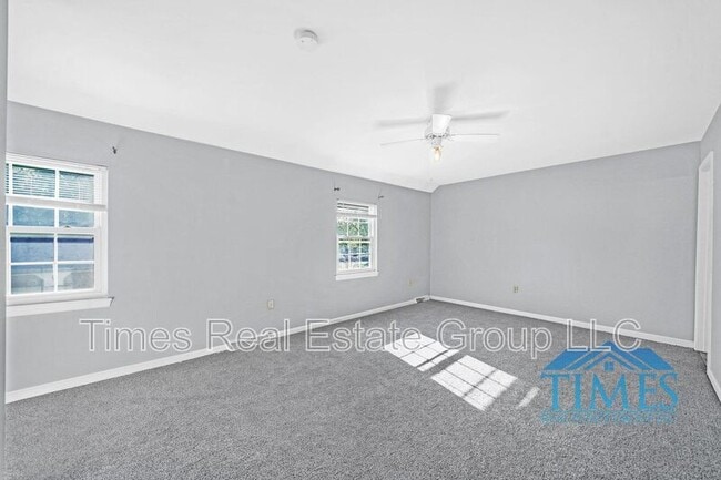 Building Photo - 220 Westridge Pl N