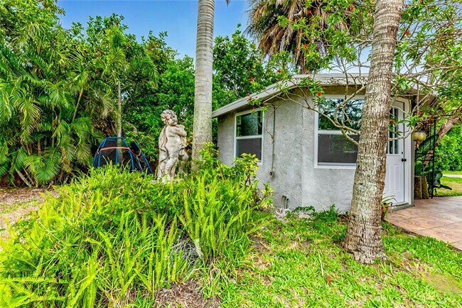 Building Photo - 3225 E Rosery Rd