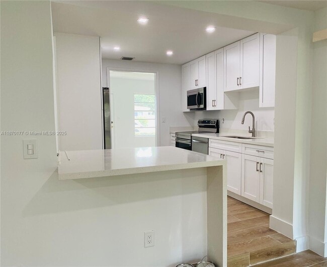 Building Photo - 8130 SW 37th Terrace
