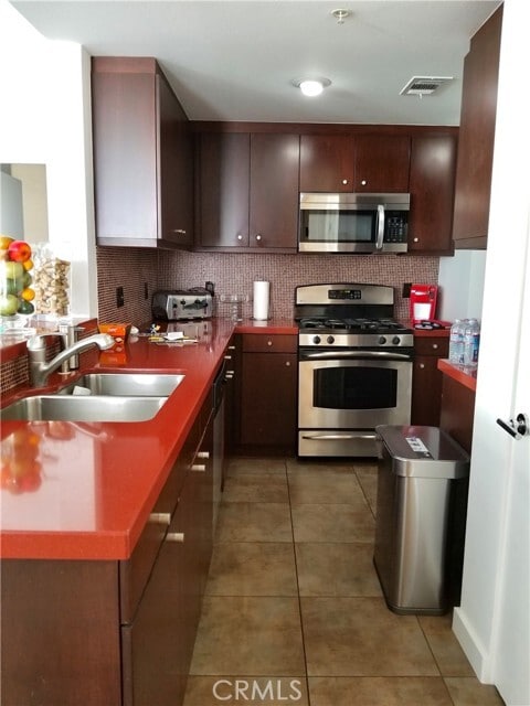 Building Photo - 850 E Palm Canyon Dr